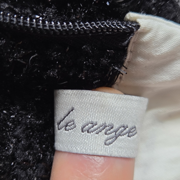 Black Sleeveless Dress with White Collar - Picture 4 of 11